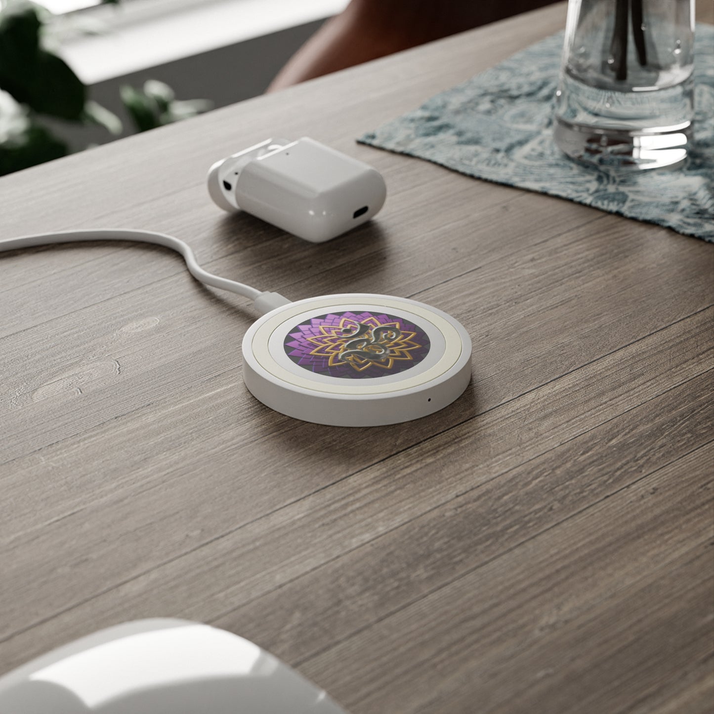 Decorative Wireless Charging Pad - Quake Design, Unique Phone Charger, Mandala Art, Stylish Desk Accessory, Perfect Gift for Tech Lovers